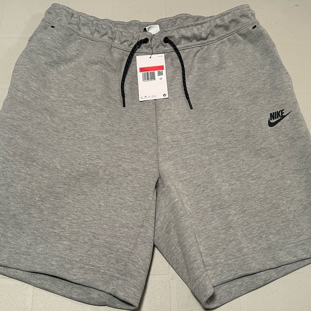 Nike Men’s Tech Fleece Shorts Dark Grey Heather Size L